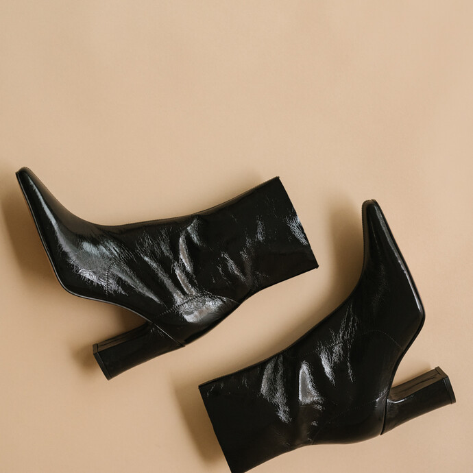 Boots à talons et bouts carrés  cuir brillant noir
