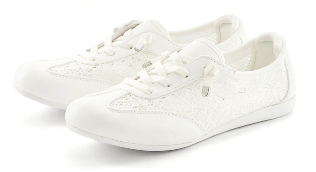LASCANA Sneaker »Freizeitschuh, Halbschuh mit modischen Spitzendetails«  zum Reinschlüpfen mit elastischen Schnürbändern VEGAN