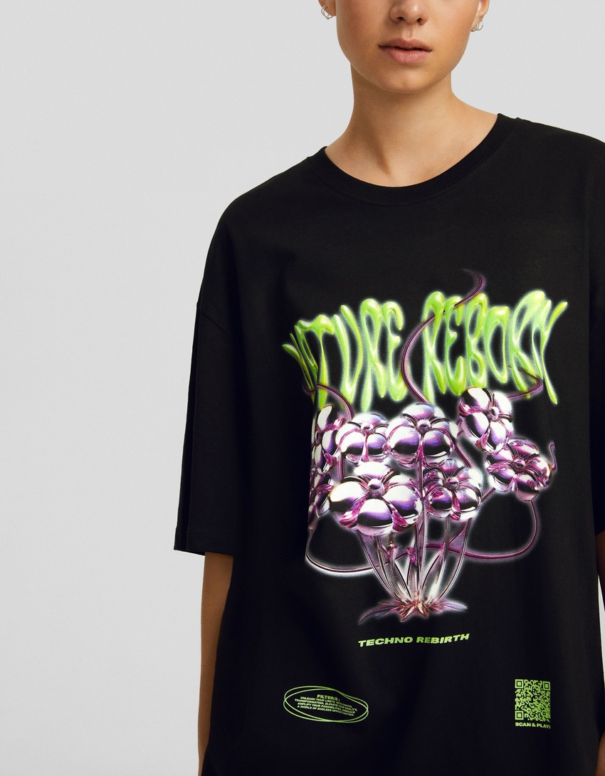 Camiseta Bershka Wearable Art com estampa e modelagem quadrada