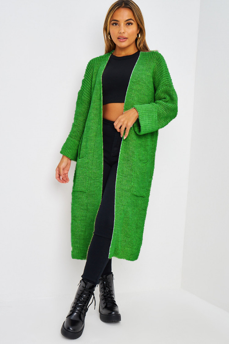 Gilet long vert en mailles ceinturé