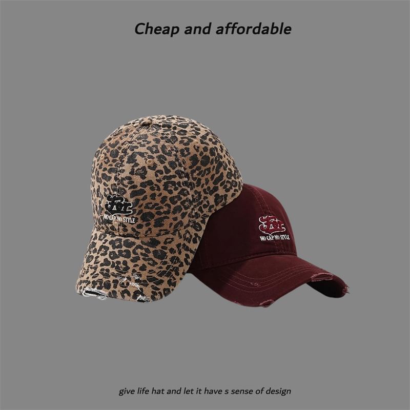 Oktokki - Letter geborduurde pet met distressed patroon
