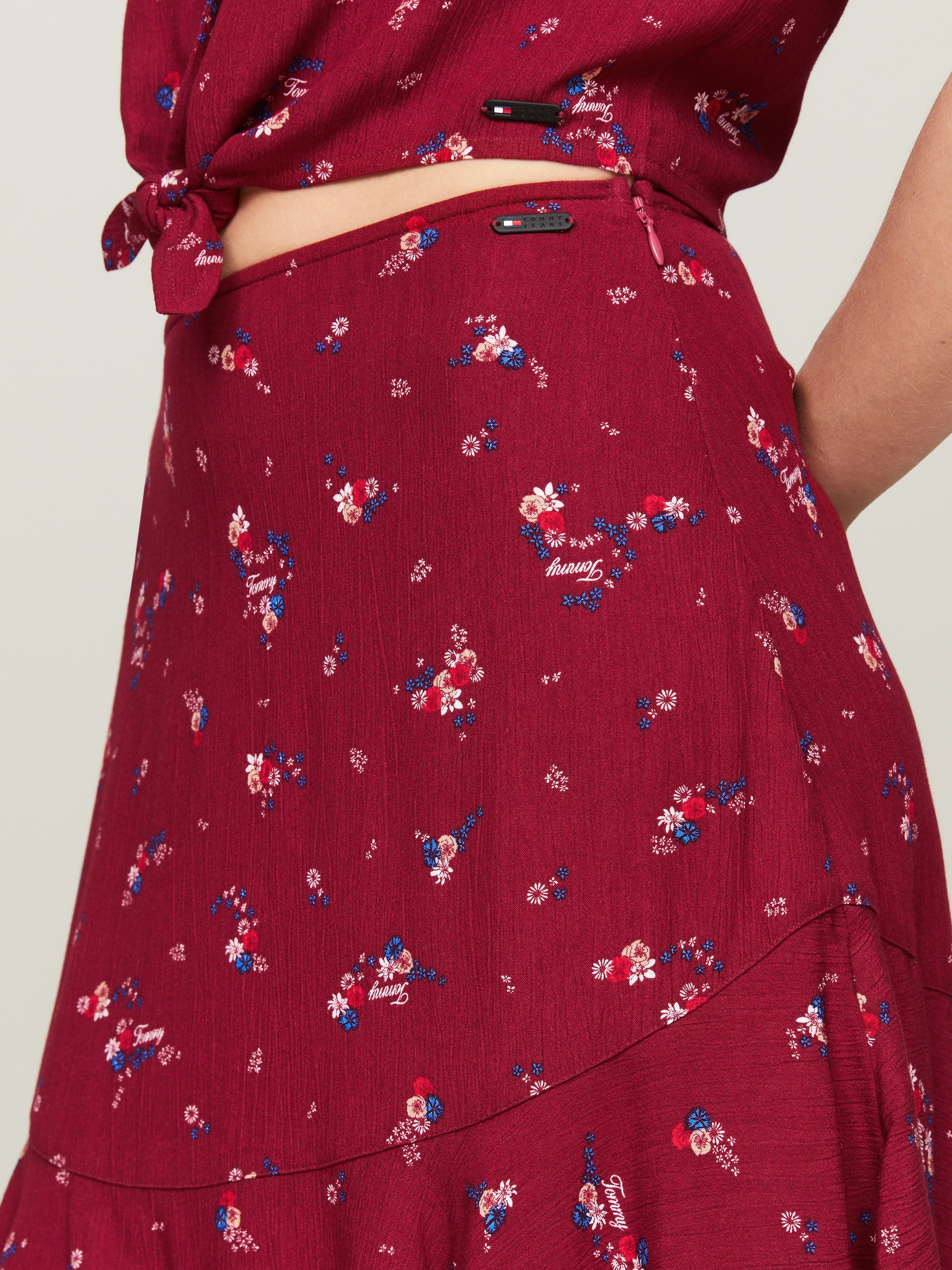 Tommy Jeans Minirock »TJW FLORAL TIERED MINI SKIRT« Webrock mit Blumenprint