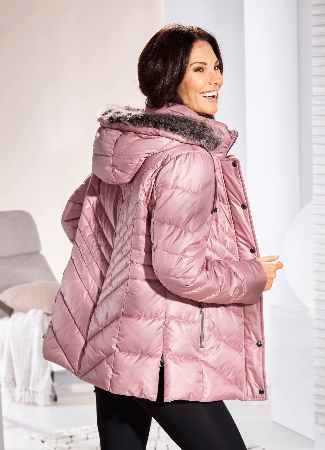 Jacke mit Reißverschluss an den Seitenschlitzen