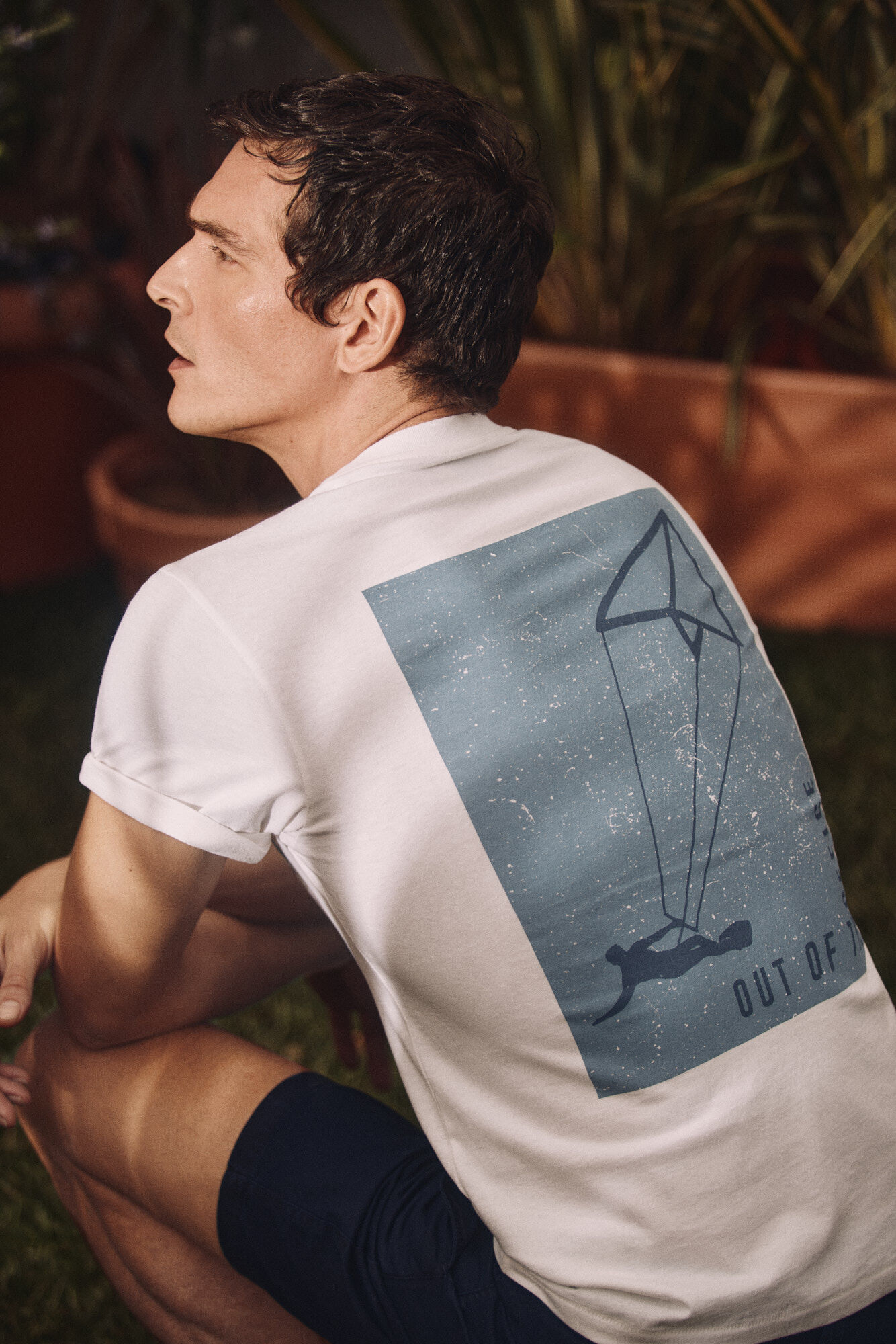 Camiseta com estampa de kitesurf nas costas - Branca