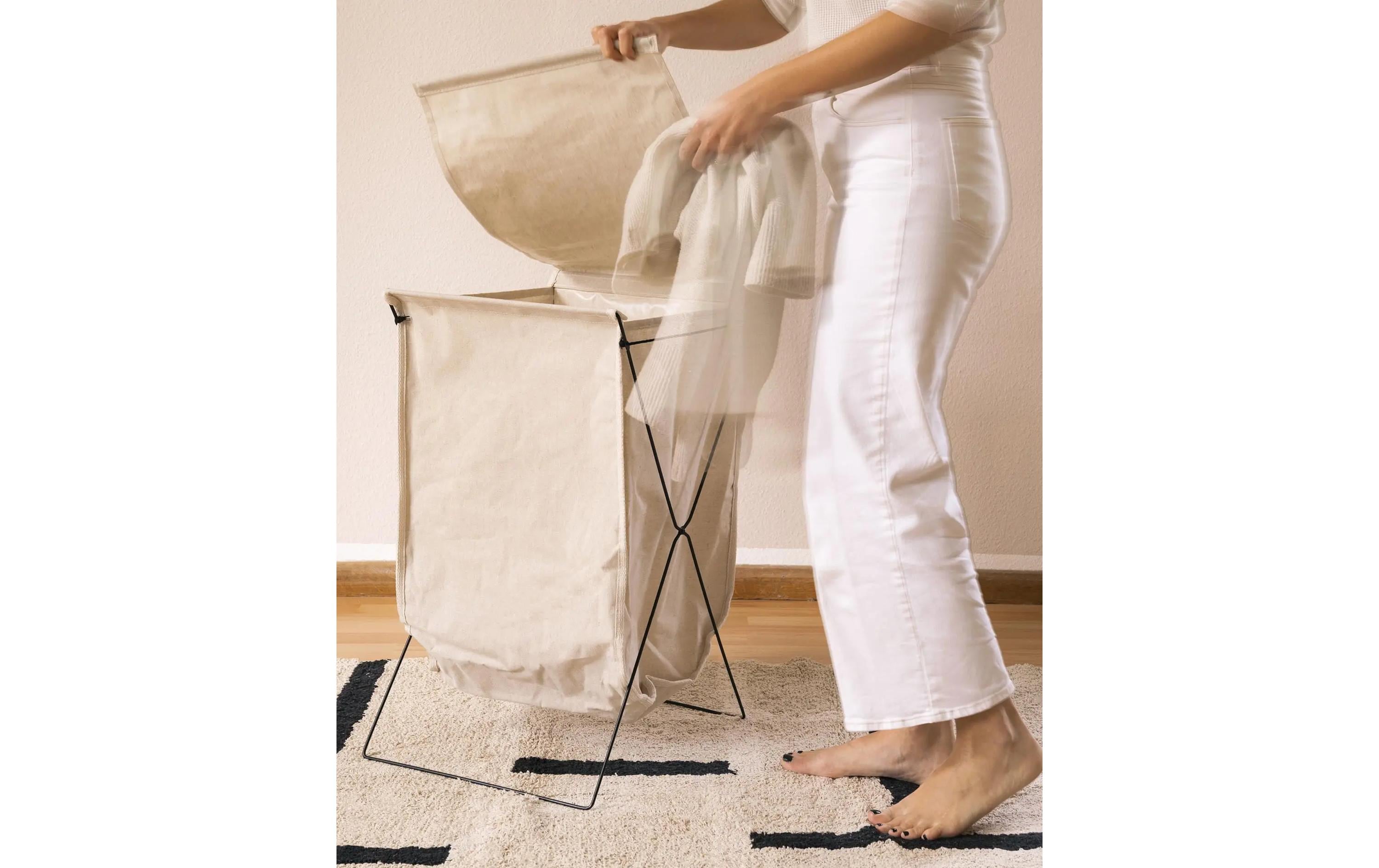 Wäschekorb mit Metall 30 l, Beige/SchwarzZusammenklappbarer Wäschekorb aus Baumwolle mit stabilem Metallgestell
