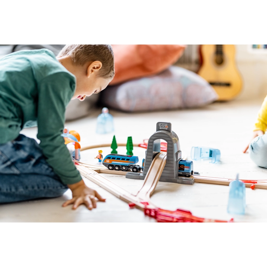 BRIO® WORLD Smart Tech Action Tunnel Station
