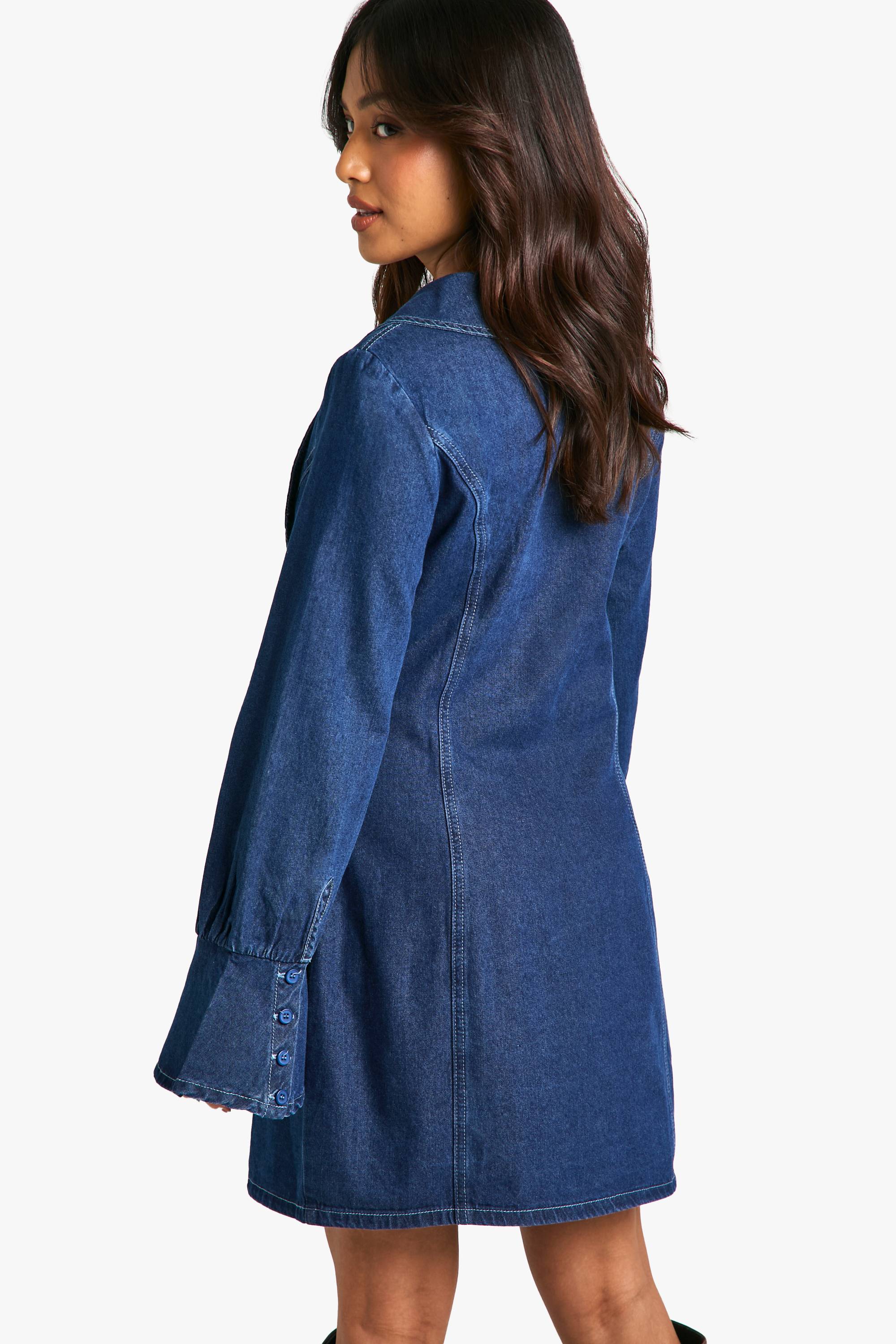 boohoo Petite Robe Chemise en Jean avec Détail sur Petit Col