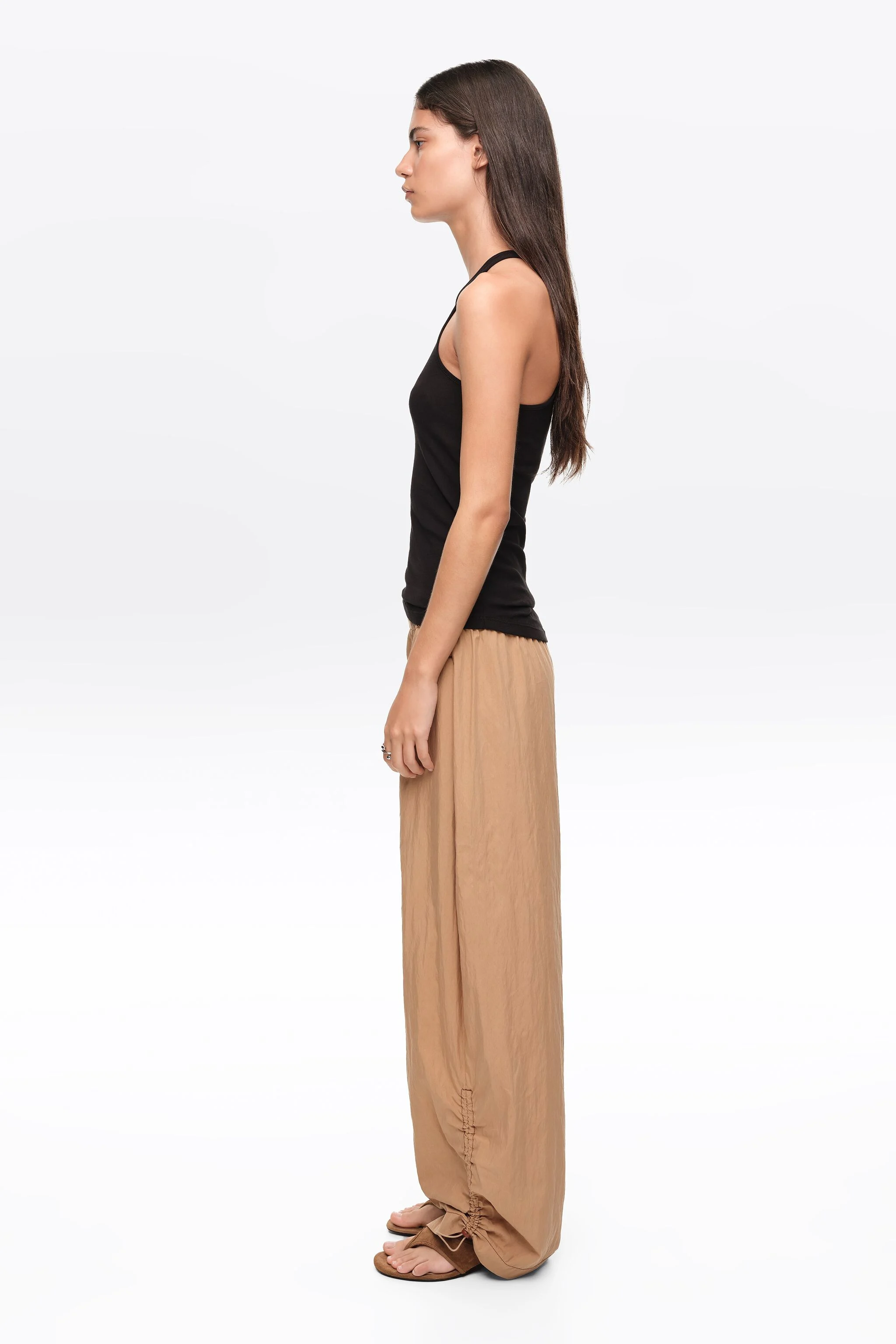 Calça jogger franzida cor caramelo