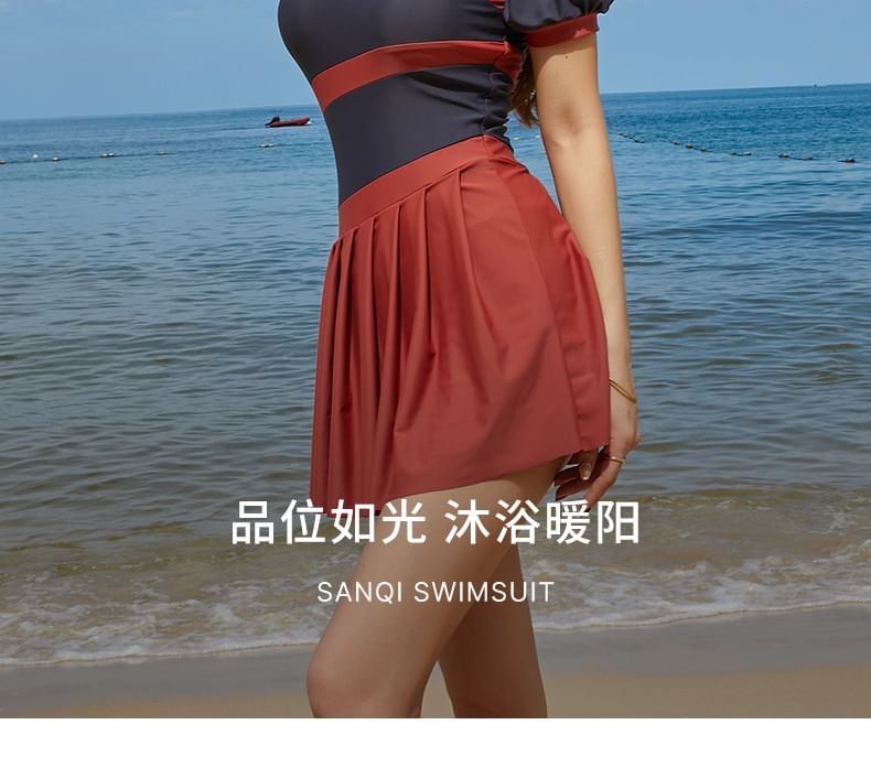SANQI - Zwemjurk met pofmouwen en letters in twee kleuren