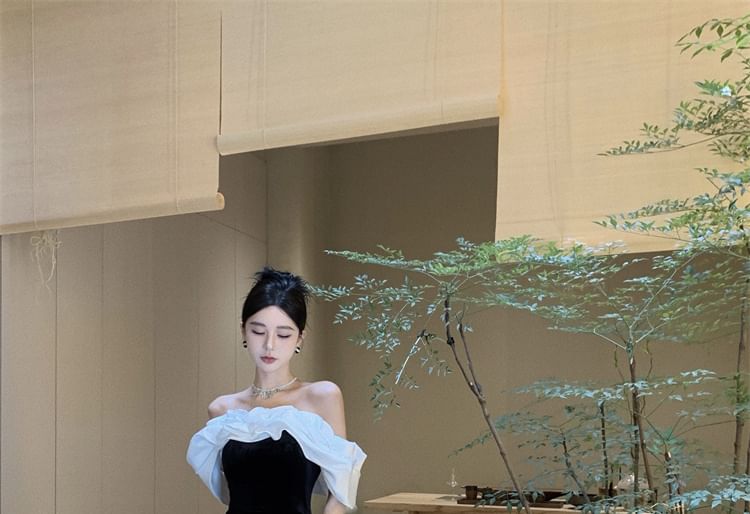 JIYON - Off-shoulder tweekleurige zeemeerminjurk met volantversiering en fluweel