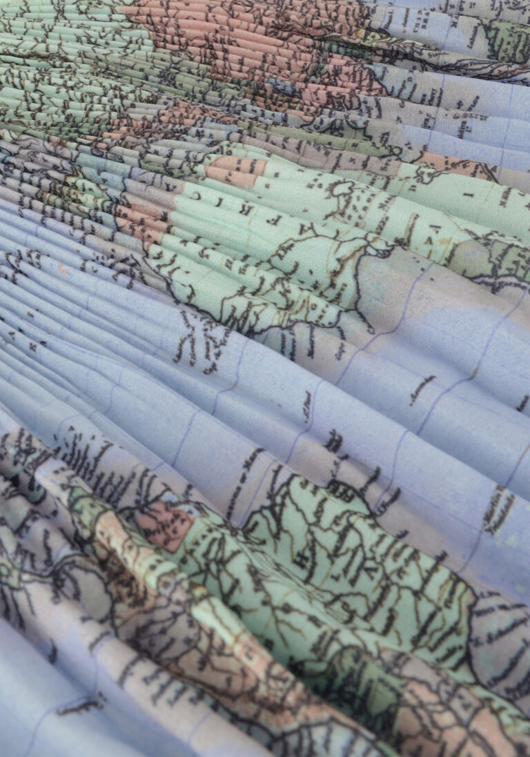 NONO blauwe nono pliss&eacute; rok nulan world map short plissee skirt