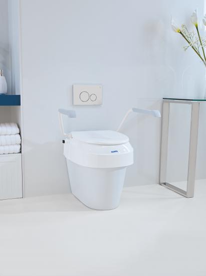 Aquatec 900 toiletverhoger met armleuningen wit