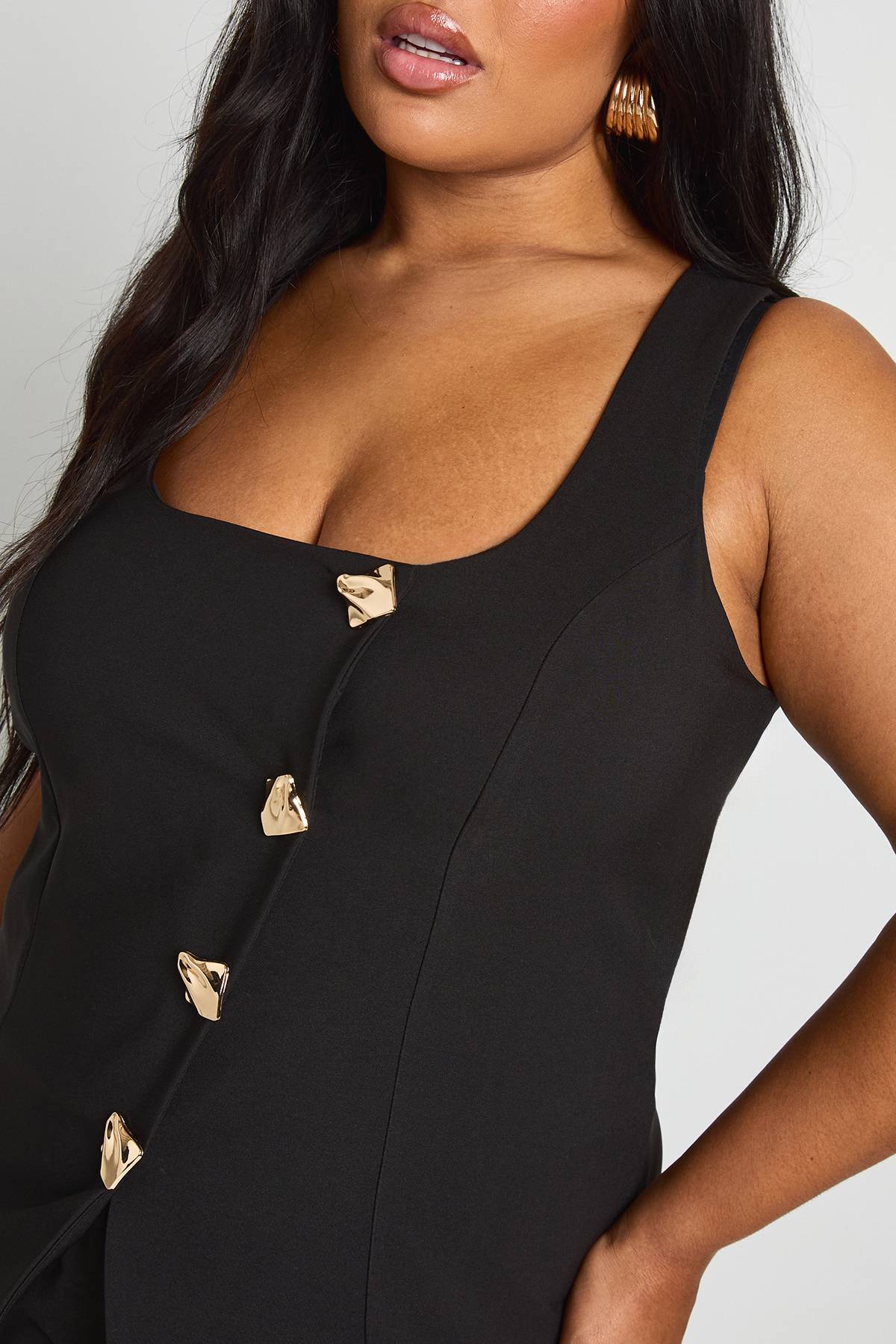 boohoo Gilet à la coupe asymétrique orné d'un détail de galon doré Plus et pantalon tailleur à jambes larges assorti