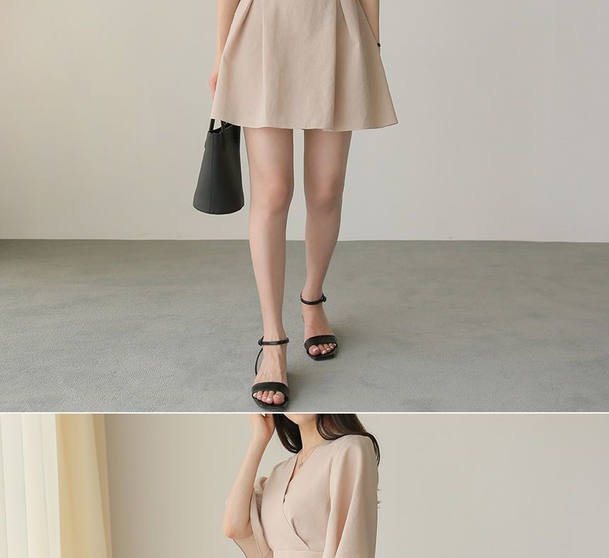 minaga - Playsuit met elleboogmouwen en V-hals