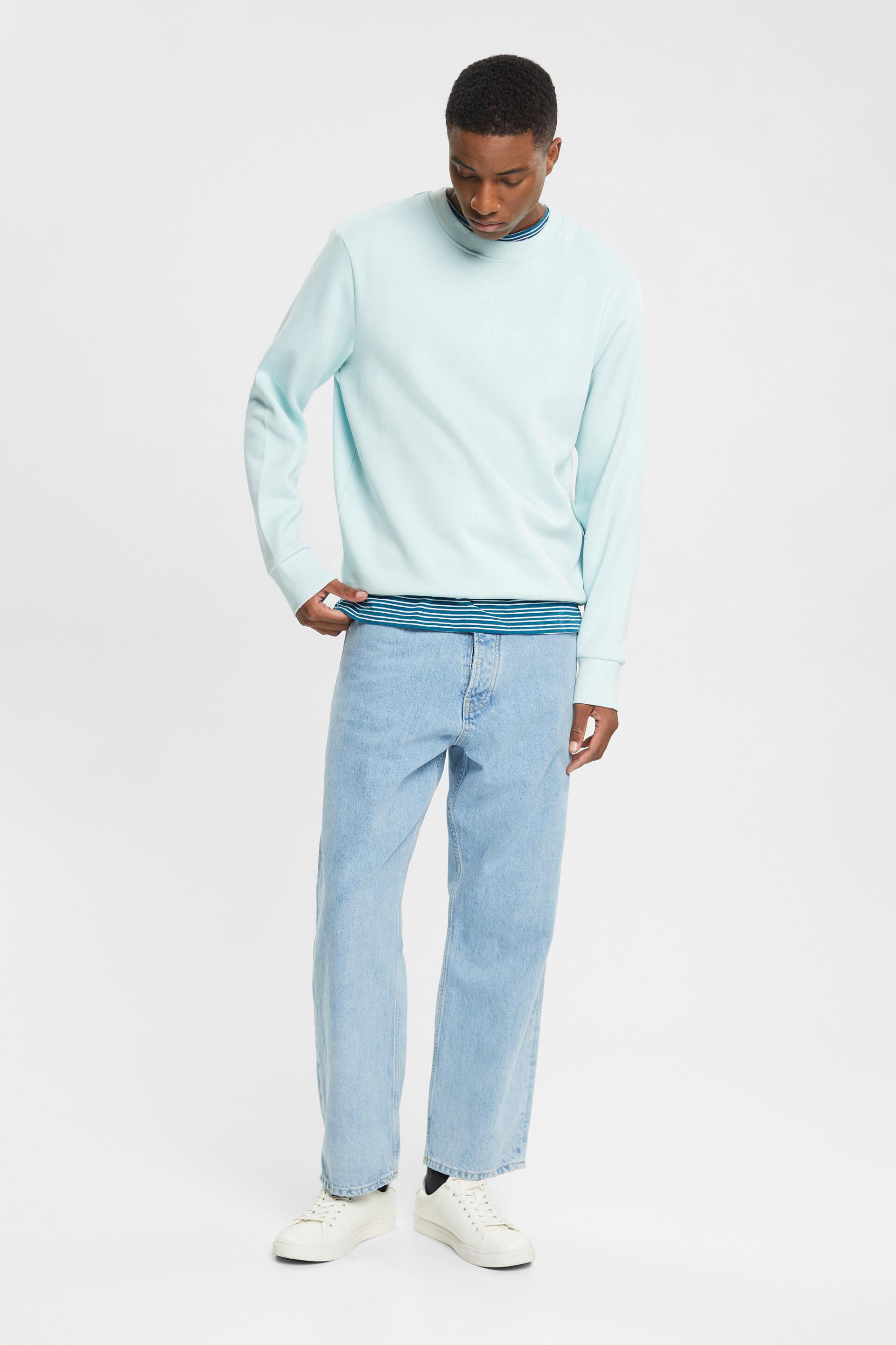 En matière recyclée le sweat-shirt unicolore