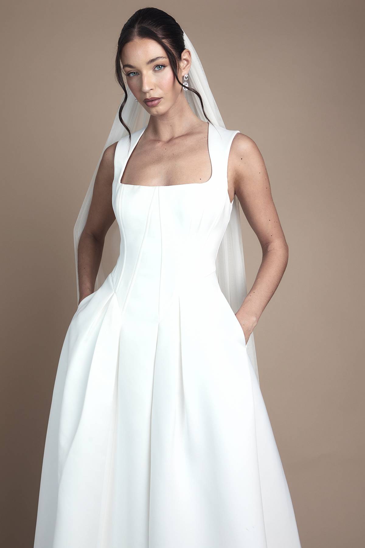 Coast Robe de Mariée Sans Manches à Taille Basse