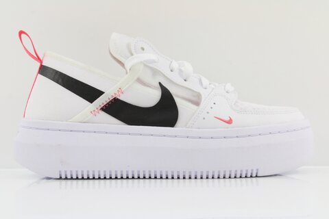 Nike Sneaker