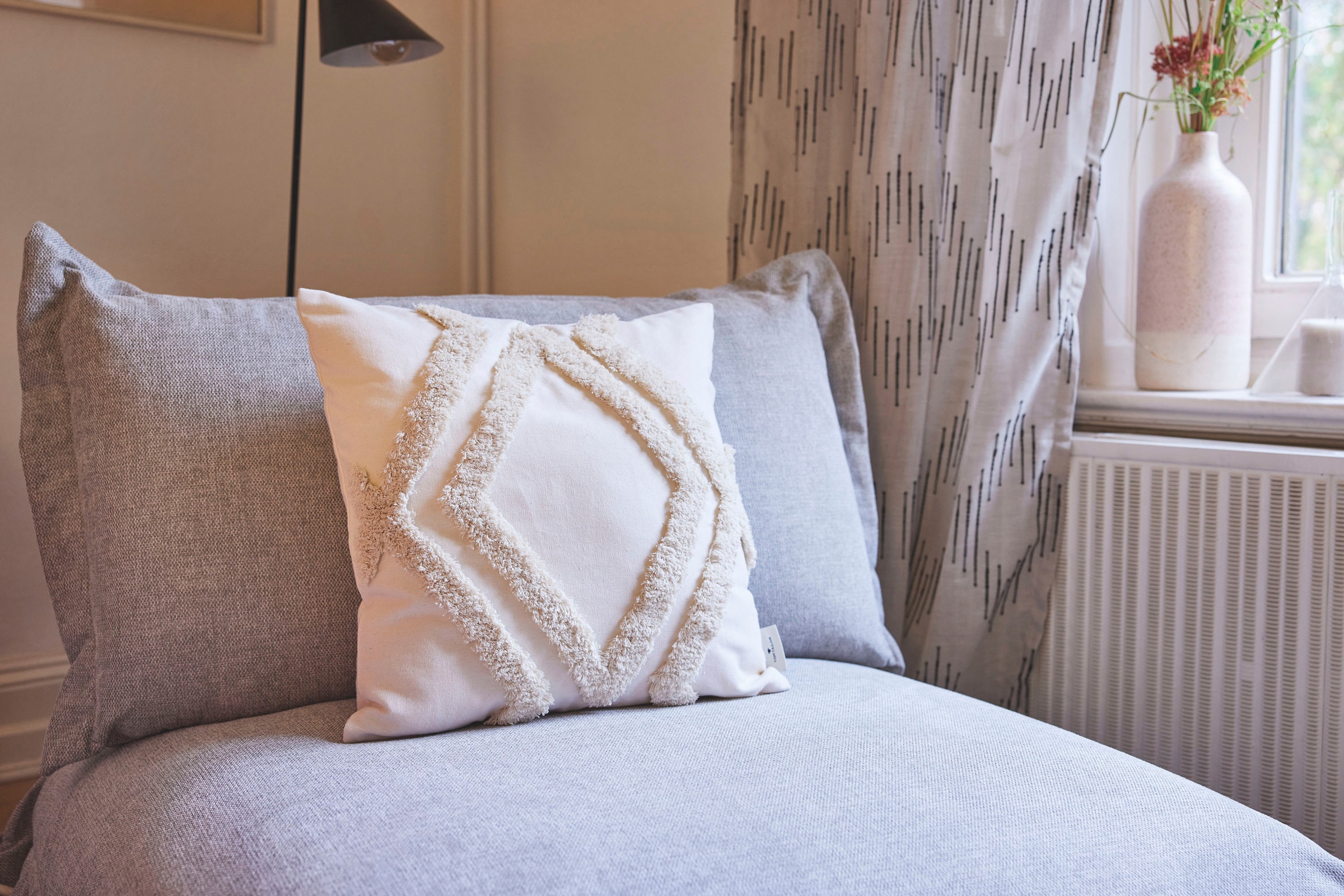 TOM TAILOR HOME Dekokissen »Fluffy Rhomus« mit aufgesetzten, fluffigen Rautenmotiv, Kissenhülle ohne Füllung