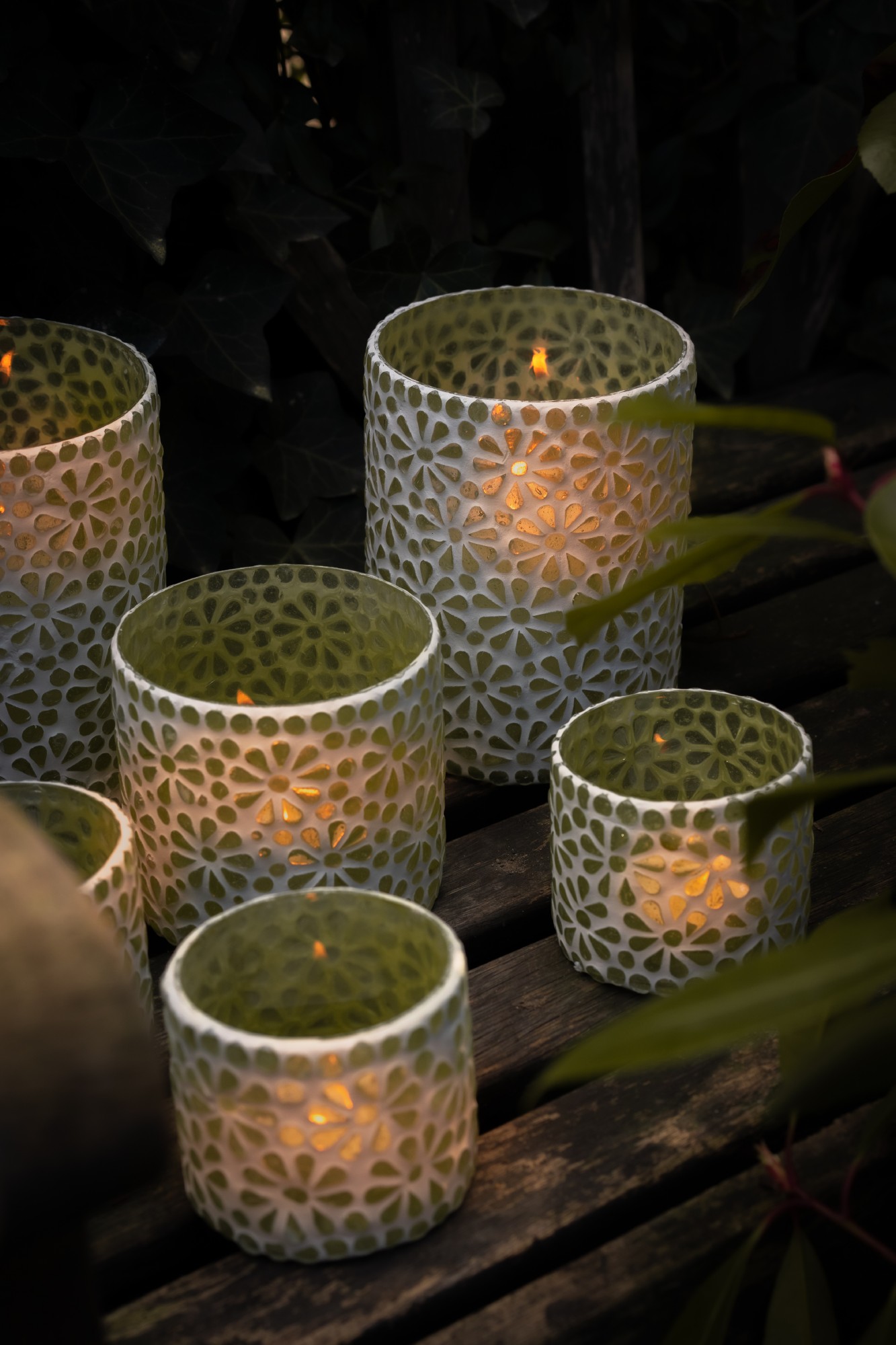 Windlicht 'Blumen-Mosaik', weiß-grün, Ø 10 cm, H 10 cm von fischer's lagerhaus