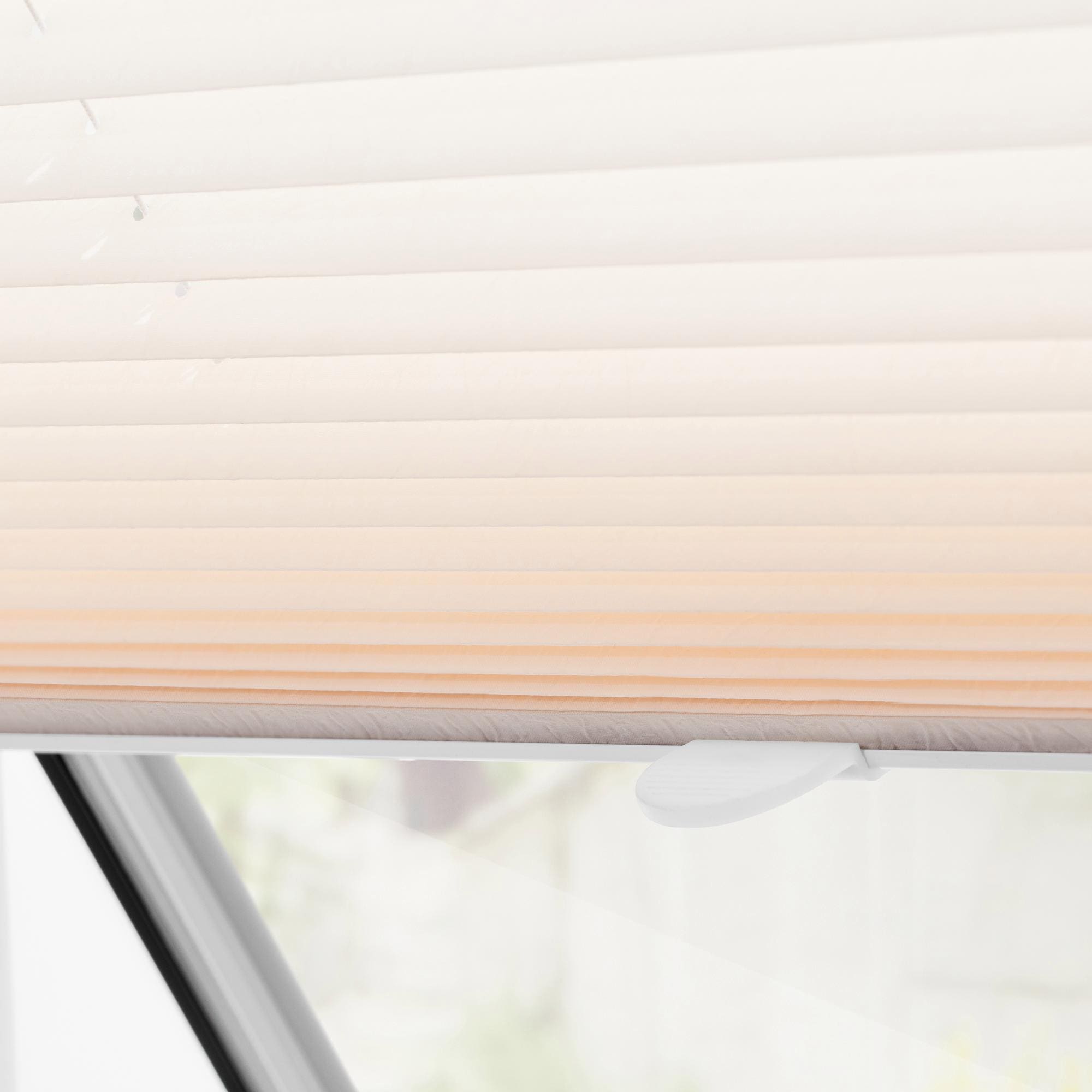 LICHTBLICK ORIGINAL Dachfensterplissee »Haftfix« Lichtschutz ohne Bohren verspannt Crush-Optik, mit Saugnapf