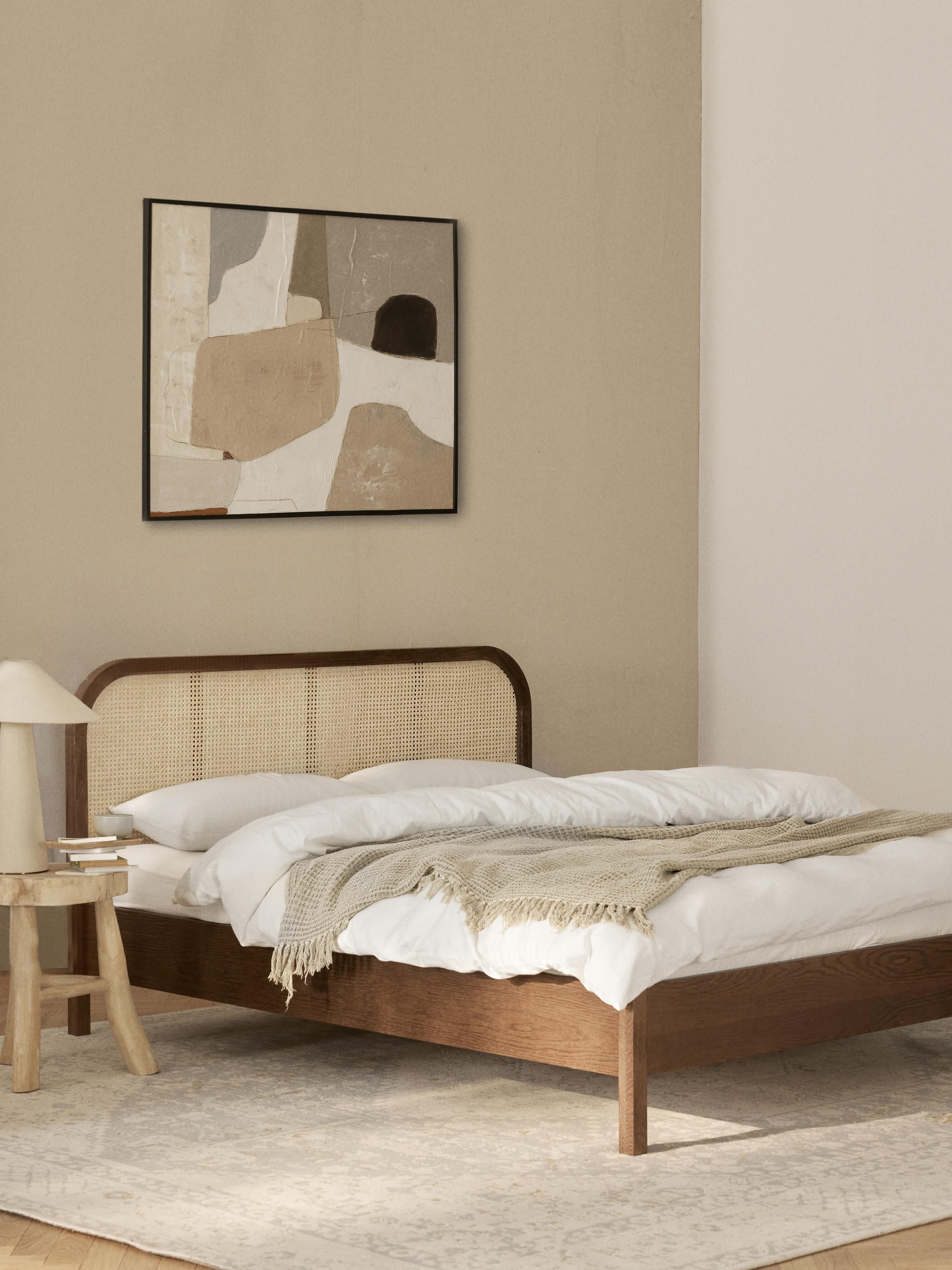 Houten bed Jones met hoofdeinde van Weens vlechtwerk