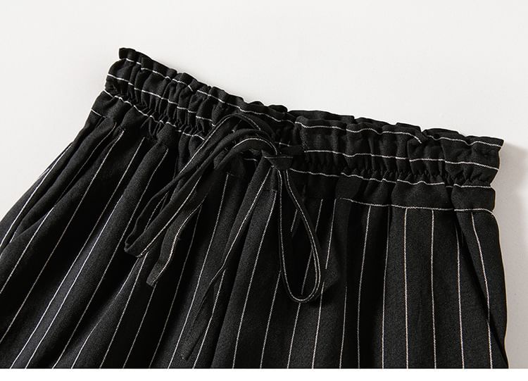 YARU - Gestreepte shorts met hoge taille en trekkoord