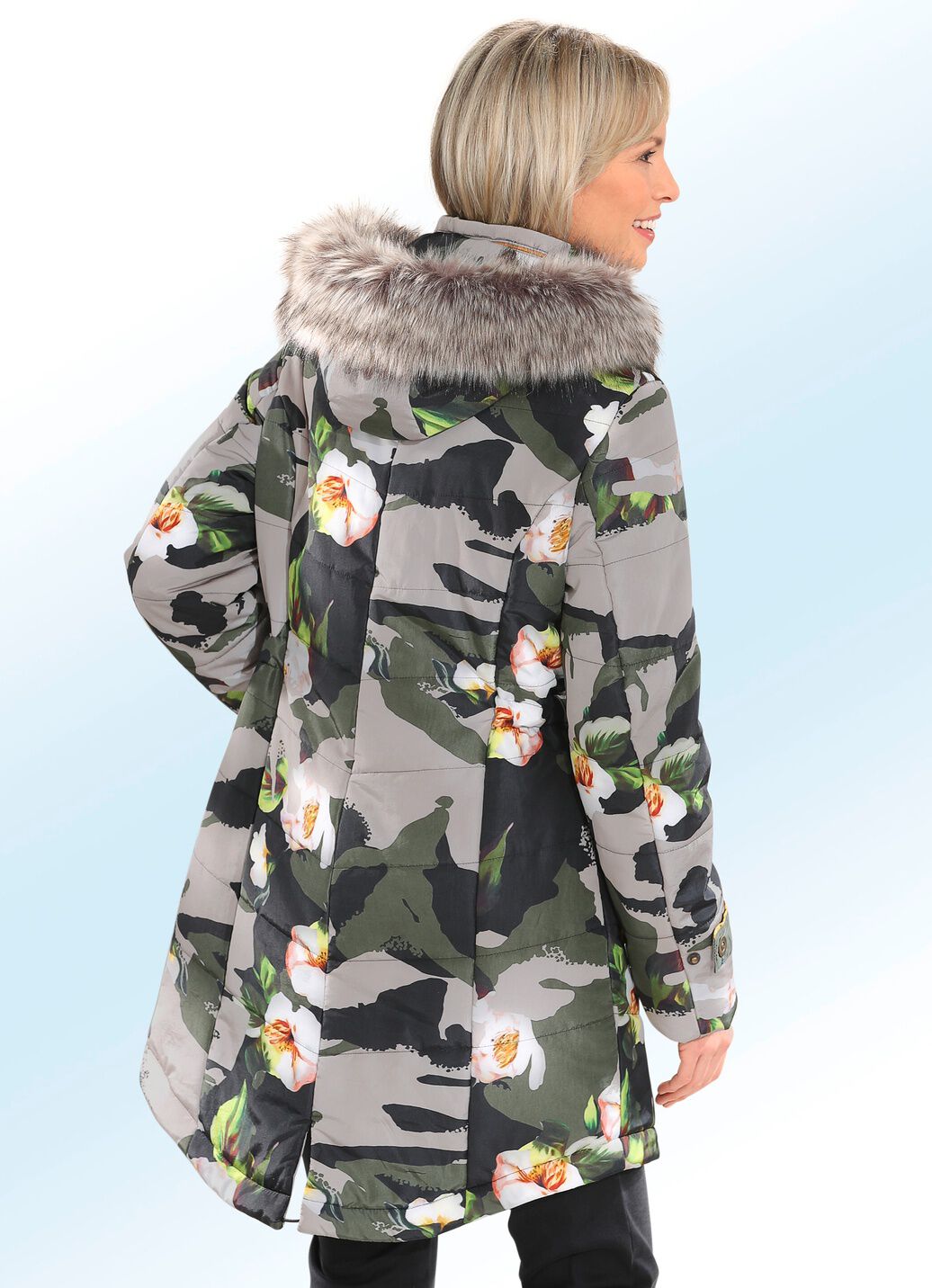 Kurzmantel mit Camouflage- und Blüten-Dessin