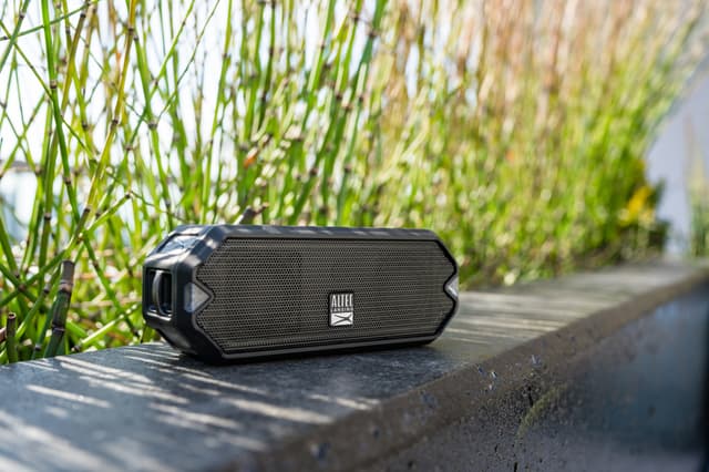 Altec Lansing HydraJolt bærbar højttaler (sort)
