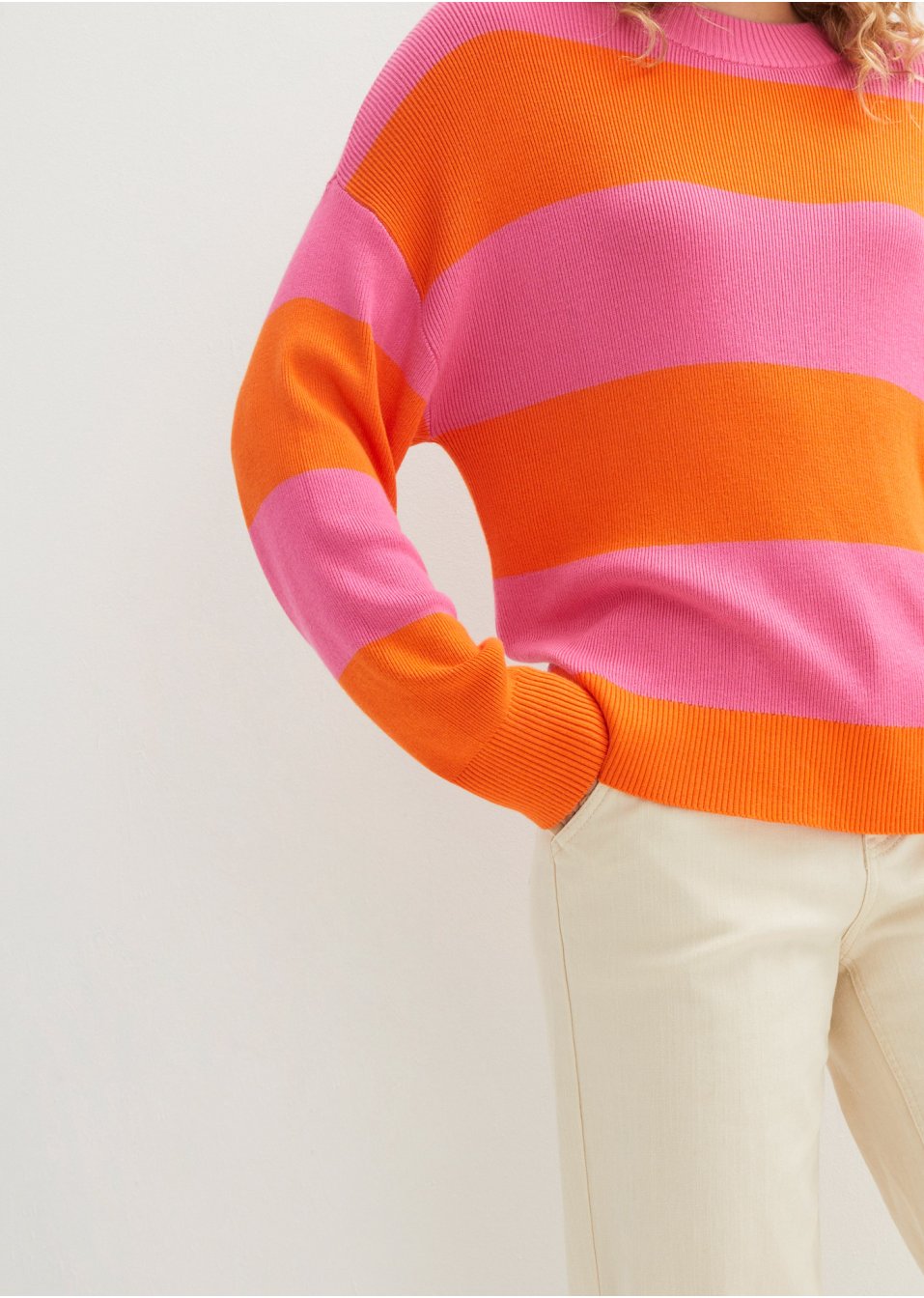 Pull en fine maille à col rond avec rayures blocs