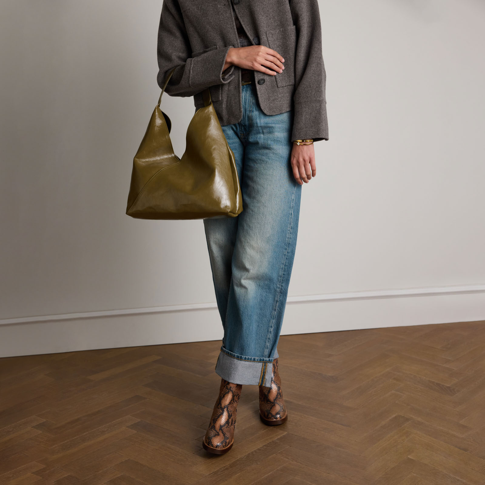 Taupe leren snakeprint enkellaarsjes met hak