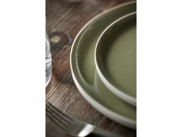 Studio Round Frokosttallerken Matte white/Shiny moss