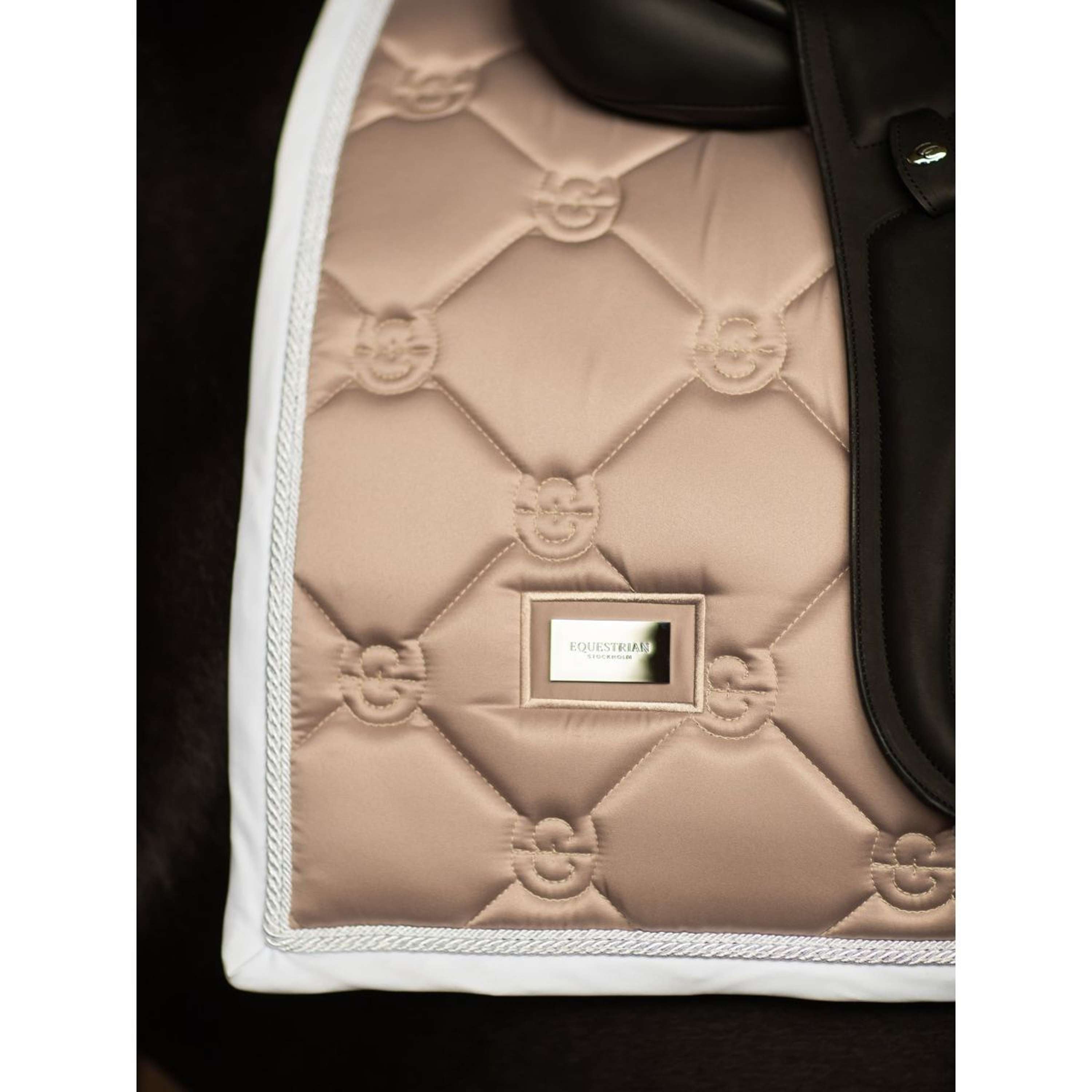 Equestrian Stockholm Zadeldekje Dressuur Sand