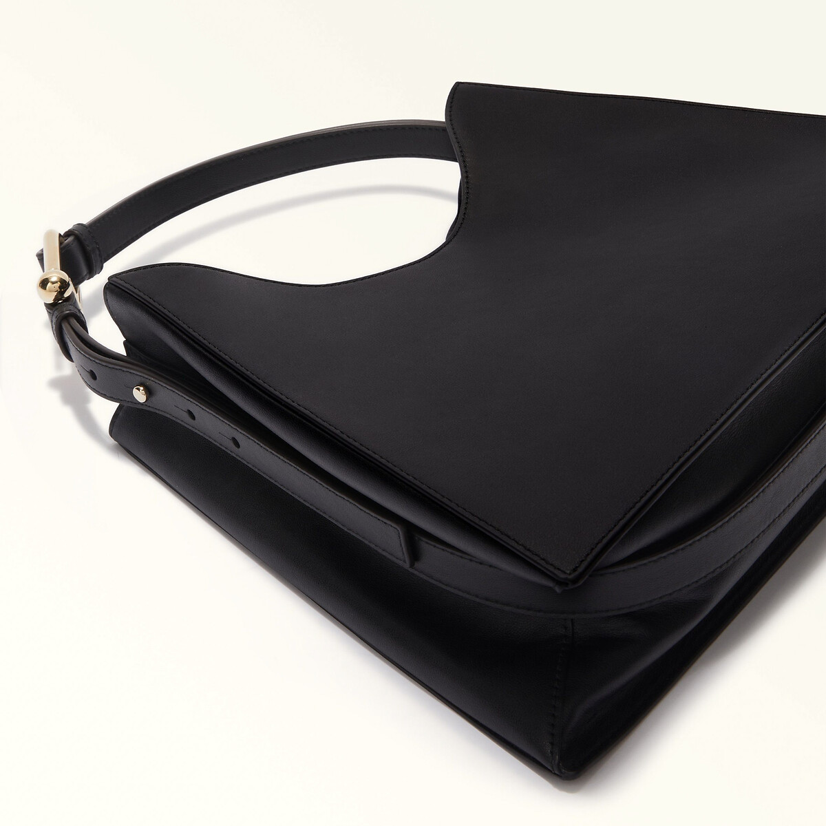 FURLA<br>Bolsa Hobo em couro FURLA NUVOLA L