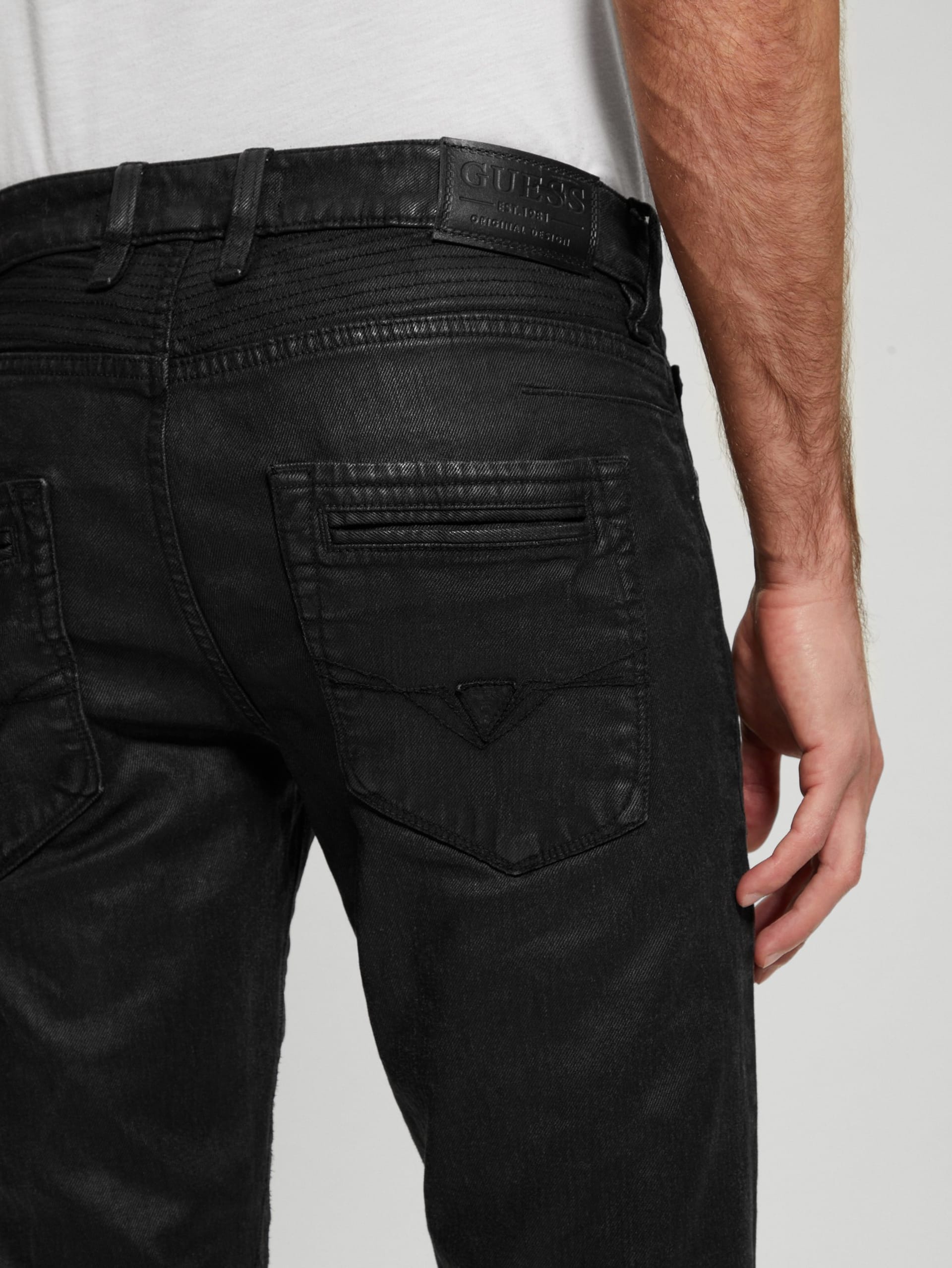 Calça jeans Finnley revestida, corte slim e afunilado.