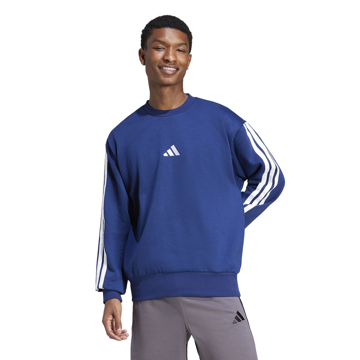 ADIDAS ROUPAS ESPORTIVAS<br>Suéter plano com gola redonda e as três listras essenciais