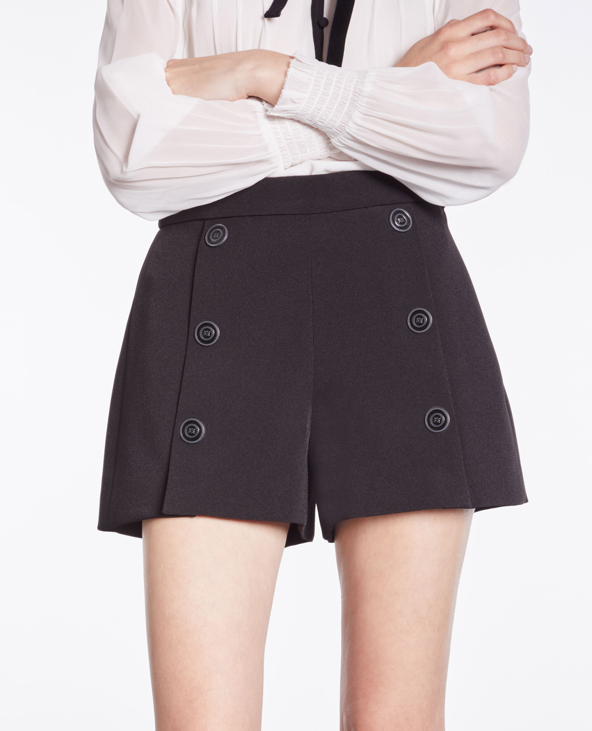 Short noir en crêpe