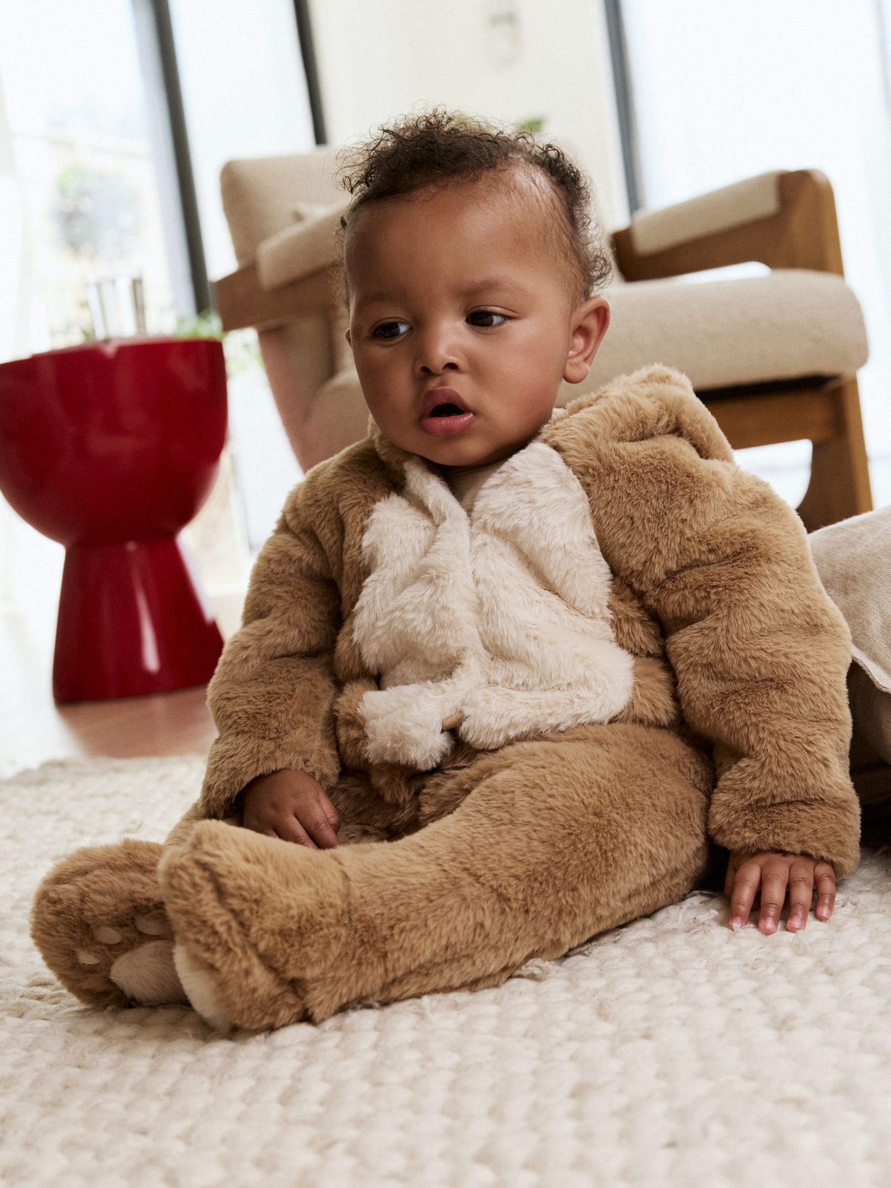 Bruin met beer - Babypakje met capuchon van imitatiebont