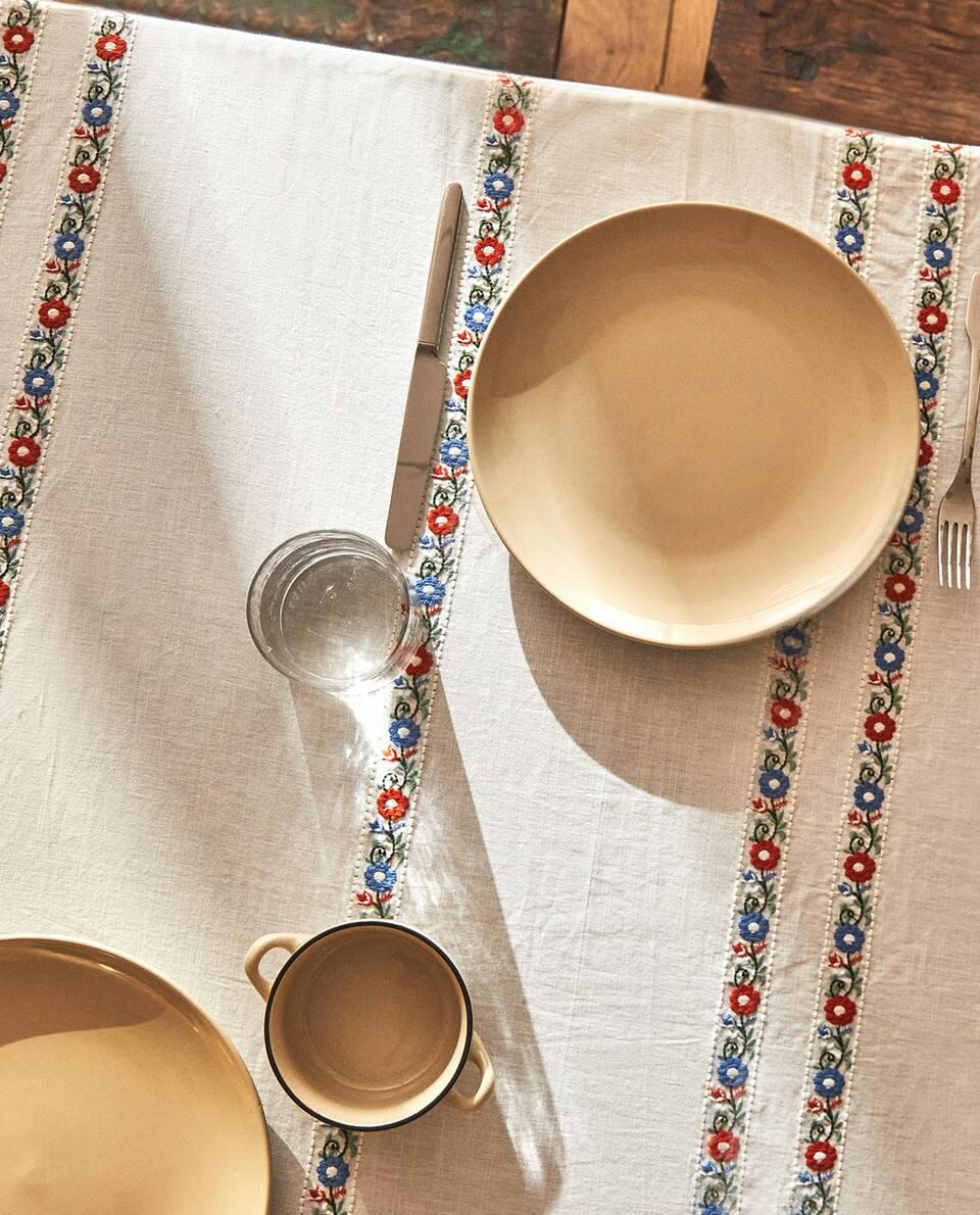 TOALHA DE MESA DE ALGODÃO BORDADA