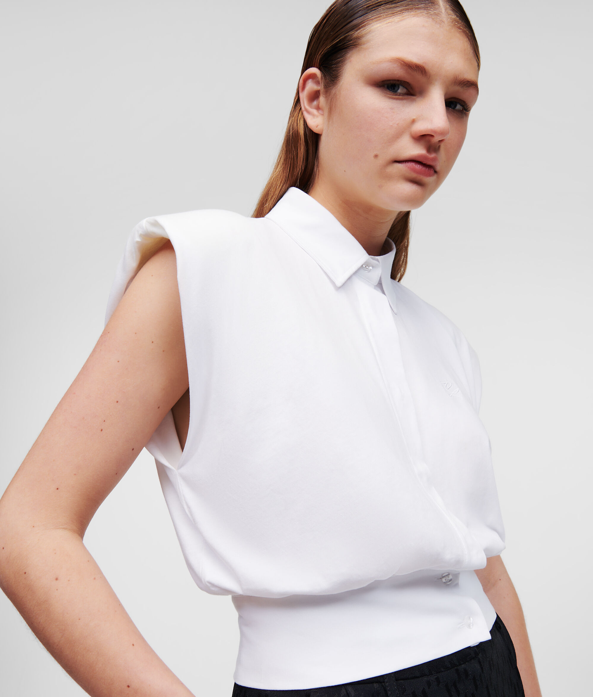 CHEMISE SANS MANCHES CROPPED AVEC ÉPAULETTES