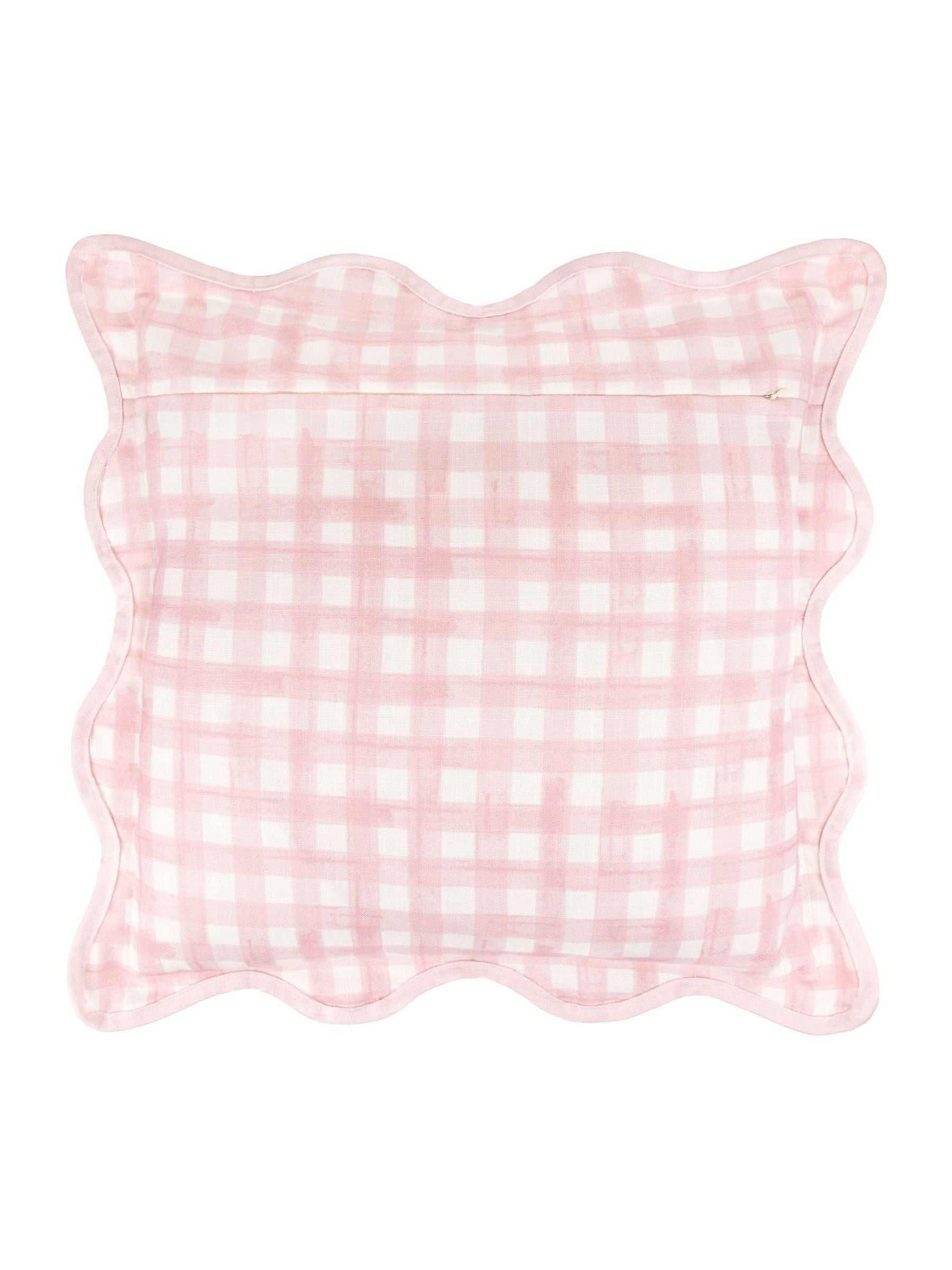 furn. Scallop Edge Gingham Cushion