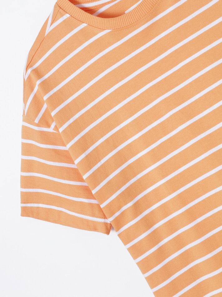 Camiseta oversized de manga curta - Branca/laranja