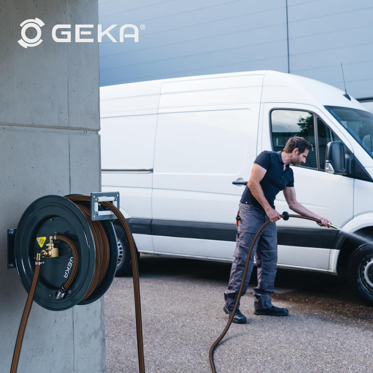 GEKA plus Automatischer Schlauchaufroller PA20GSK (robuster Schlauchaufroller, Stahlkonstruktion, autom. Rückzug, schrittweise Arretierung, mit 15 m Gummi Wasserschlauch)