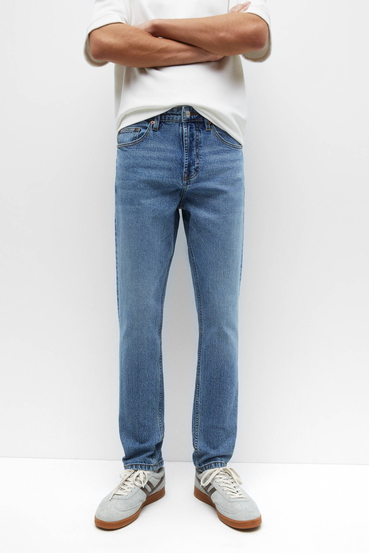CALÇA JEANS BÁSICA RETA - ÍNDIGO CLARO