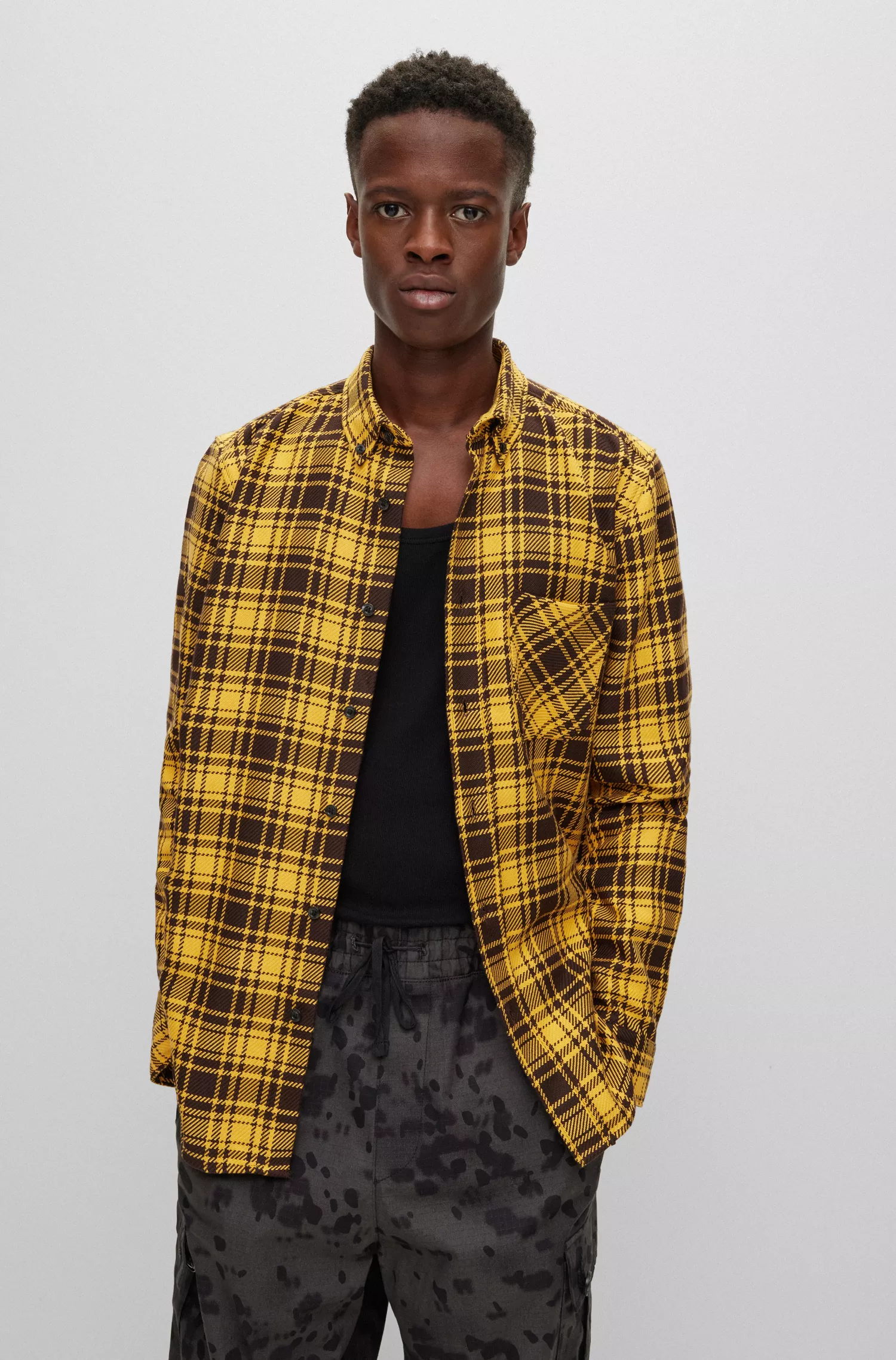 Camisa HUGO vermelha de modelagem relaxada em flanela xadrez de algodão orgânico.