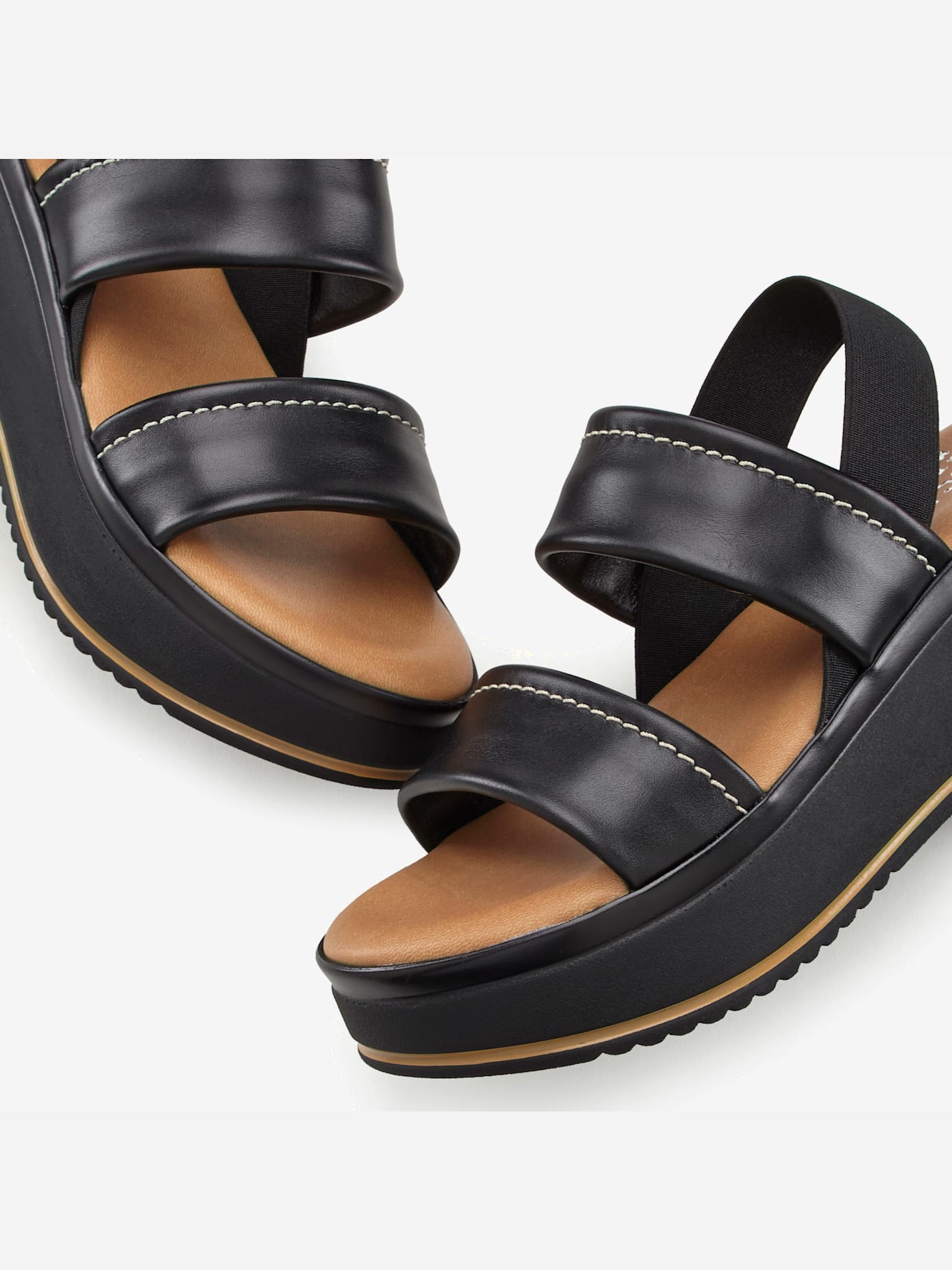 Sandales compensées brides élastiques pour un confort optimal