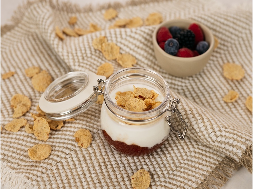 IOGURTE COM CEREAIS E DOCE DE FRUTOS VERMELHOS SABORES AUCHAN UN