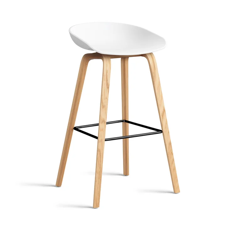 HAY - About A Stool AAS 32 H 75 cm, Eiche lackiert / Stahl schwarz / white 2.0 (Kunststoffgleiter)