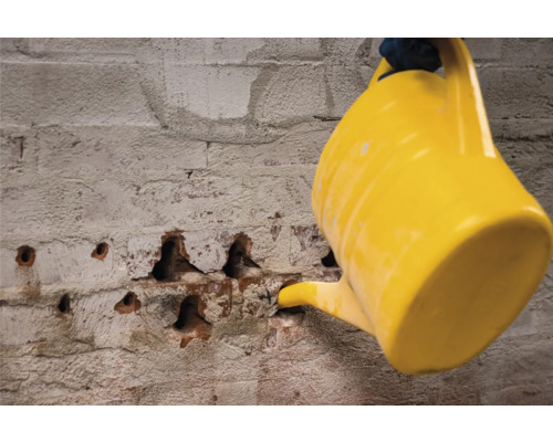 Bostik C581 HYDRO LOCK boorgatslib 2,5 kg