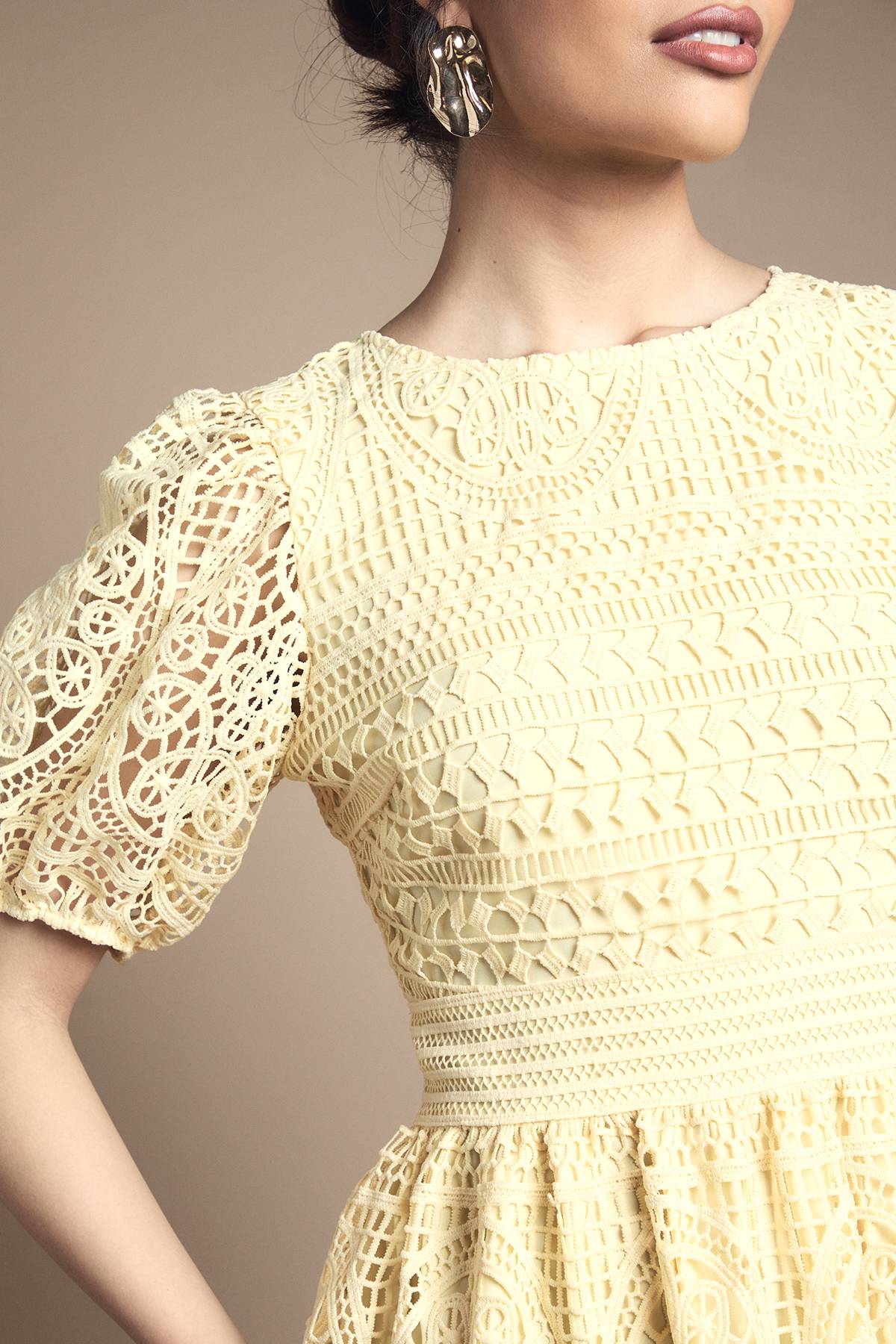Oasis Robe Mi-longue En Dentelle À Manches Bouffantes