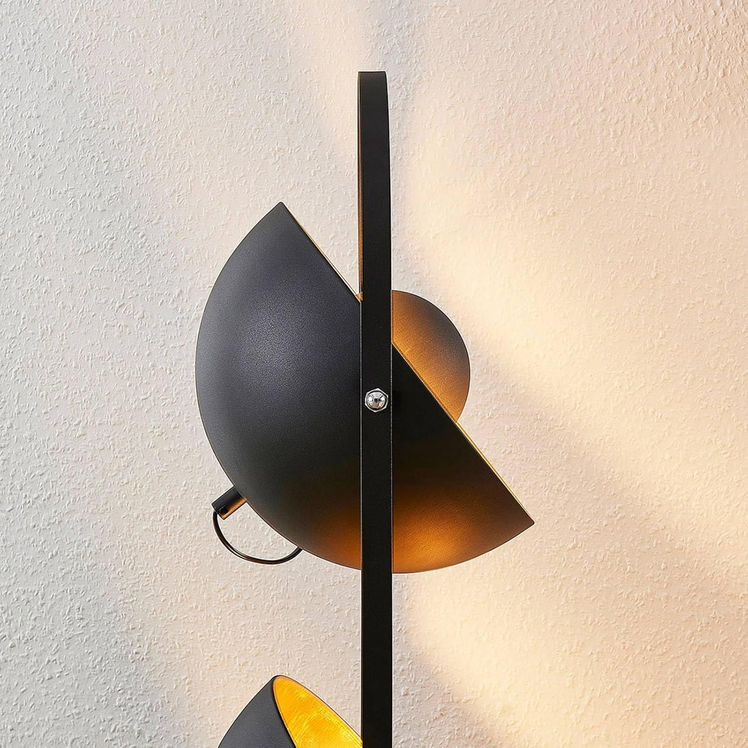 Lindby Stehlampe schwarz gold, Bodenlampe Stehleuchte 120 cm, Standleuchte Dekolampe Wohnzimmer, Schlafzimmer, Wohnzimmerlampe 3x E27, ohne Leuchtmittel
